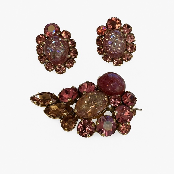 WEISS 1950s Pink Aurora Borealis Rhinestone Brooch & Clip Earrings Set - Picture 1 of 14